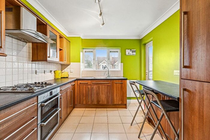 2 Bedroom Flat For Sale In White Hart Lane, London, SW13