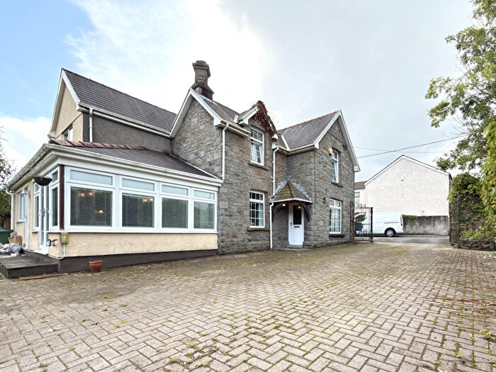 4 Bedroom Detached House For Sale In Ynysllwyd Lodge, Ynys Lwyd Road, Aberdare, CF44