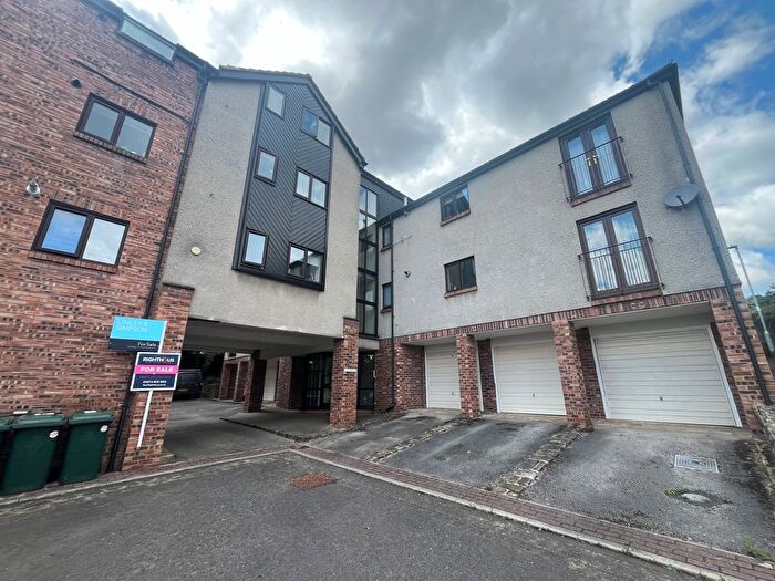 2 Bedroom Flat To Rent In Ridgewood Close, Baildon, Shipley, BD17