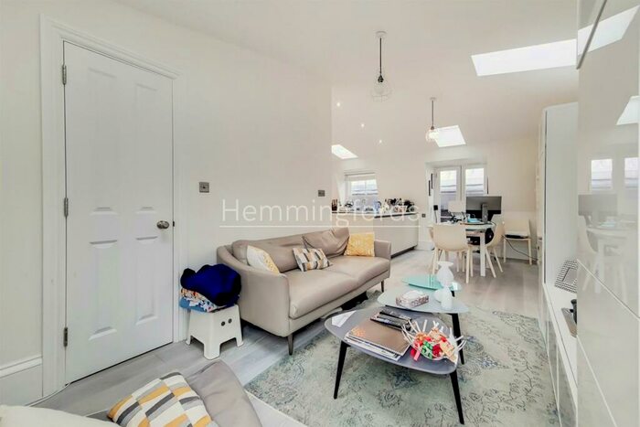 2 Bedroom Apartment To Rent In Haverstock Hill, Belsize Park, NW3