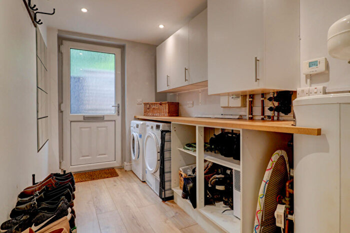 2 Bedroom Apartment For Sale In The Avenue, Amersham, Buckinghamshire, HP7