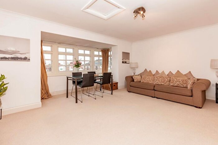 2 Bedroom Apartment To Rent In Ock Street, Abingdon, OX14