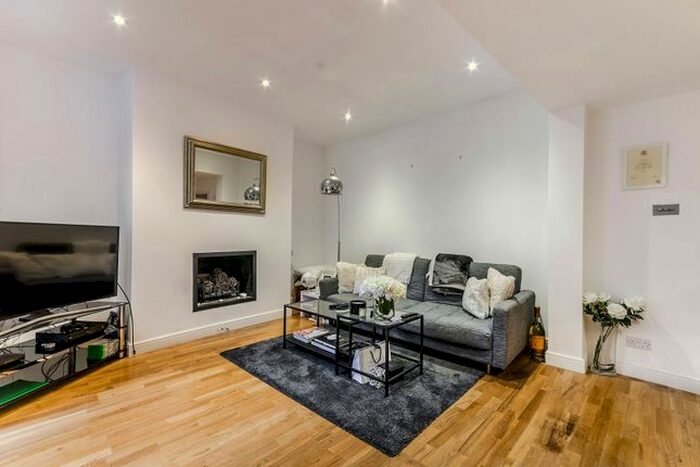 1 Bedroom Maisonette To Rent In Kempsford Gardens, Earls Court, London, SW5