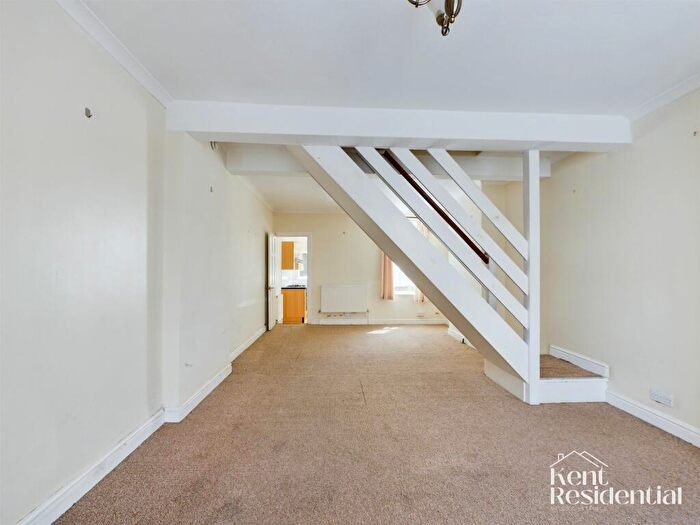 2 Bedroom Detached House For Sale In Gordon Road, Rochester, ME2