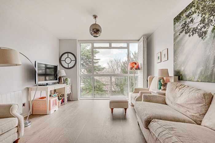 2 Bedroom Flat To Rent In Burton Lodge, Portinscale Road, SW15