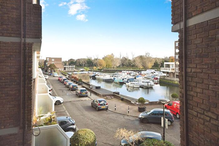 2 Bedroom Flat For Sale In Justin Close, Brentford, TW8