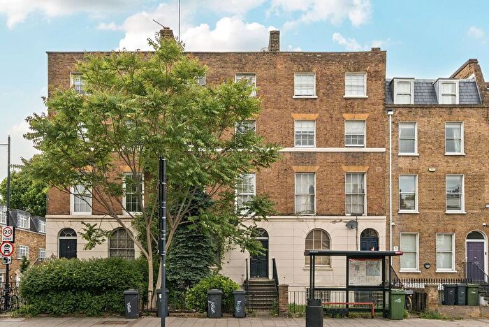 2 Bedroom Maisonette To Rent In Clapham Road, Oval, London, SW9