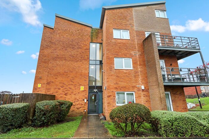 2 Bedroom Flat For Sale In Kenninghall View, Sheffield, S2