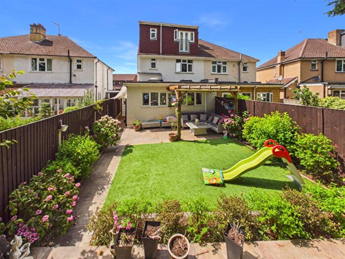 4 Bedroom Semi-Detached House For Sale In King George Avenue, Walton-On-Thames, KT12