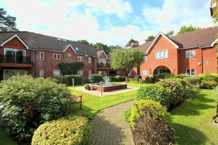 3 Bedroom Flat To Rent In The Callenders, Bushey WD23