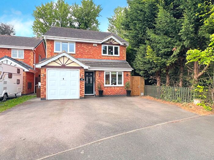 4 Bedroom Detached House For Sale In Kingsmead, Stretton, Burton-On-Trent, DE13