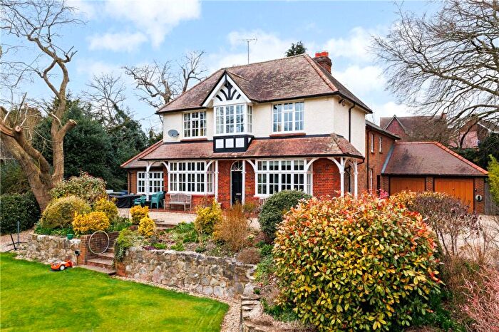 5 Bedroom Detached House For Sale In Bath Road, Marlborough, Wiltshire, SN8