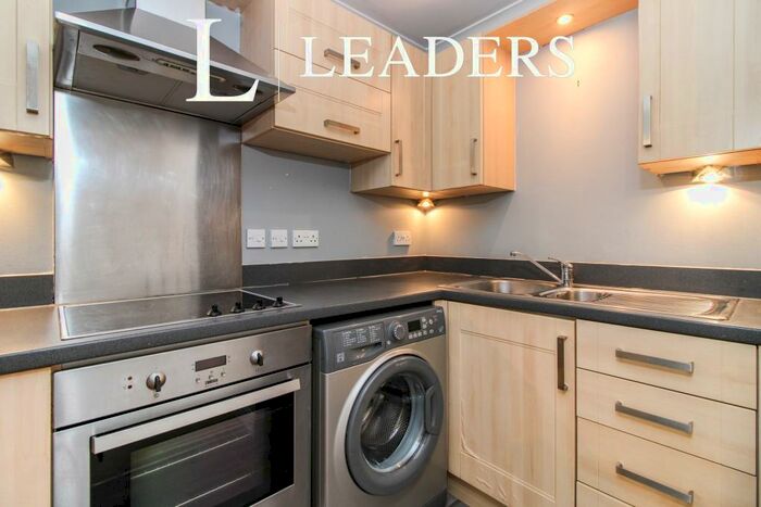 2 Bedroom Flat To Rent In Orchard Place, Southampton, SO14