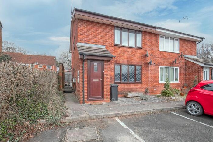 1 Bedroom Flat To Rent In Hawksbury Close, Redditch, B98