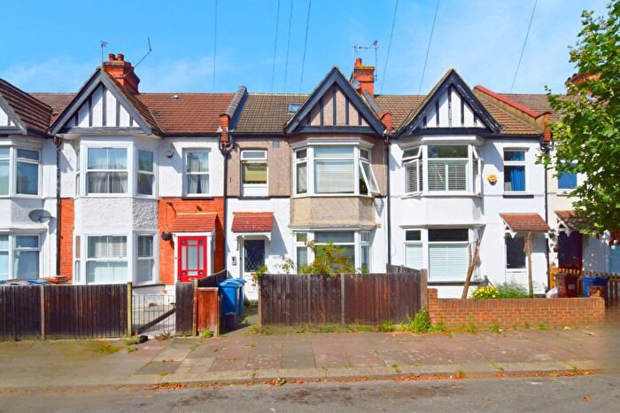 2 Bedroom Maisonette To Rent In Heath Road, Harrow, HA1
