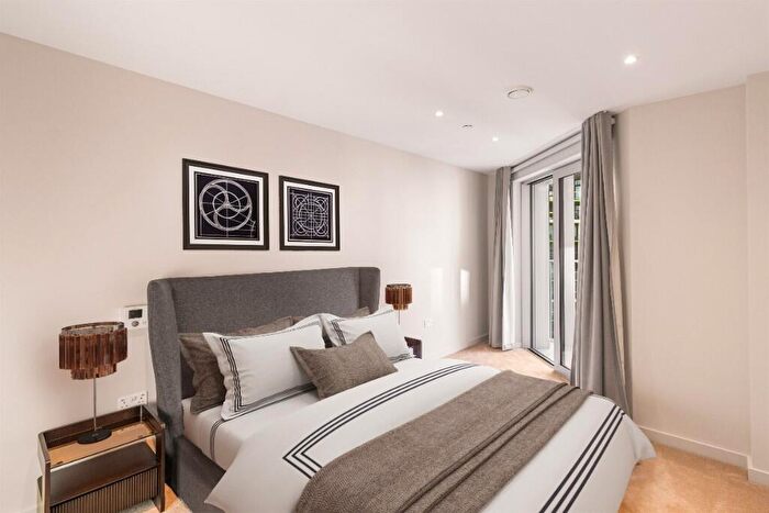 3 Bedroom Apartment To Rent In Nine Elms Lane, London, SW11