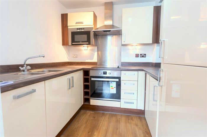 3 Bedroom Flat To Rent In Durant Street, Bethnal Green, London, E2