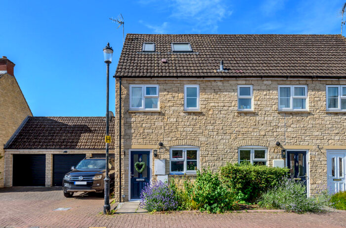 3 Bedroom End Of Terrace House For Sale In Lechlade, Gloucestershire, GL7
