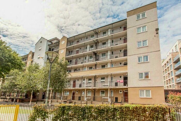 4 Bedroom Flat To Rent In St. Pauls Way, London, E14