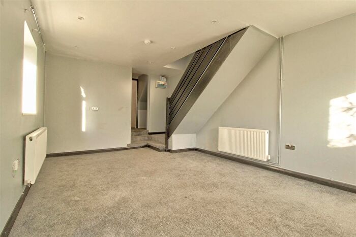 2 Bedroom Flat To Rent In Holton Road, Barry, CF63