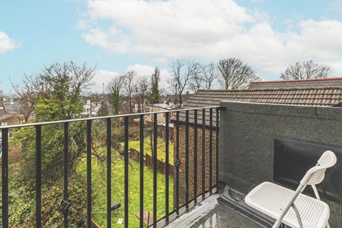 2 Bedroom Flat For Sale In Connaught Road, Harlesden, NW10