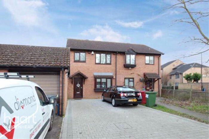 3 Bedroom Semi-Detached House To Rent In Moore Close, Slough, SL1