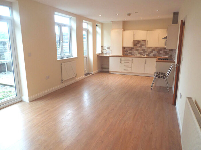 2 Bedroom Flat To Rent In Gisburn Road, HU13