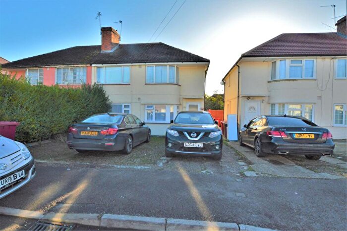 2 Bedroom Maisonette For Sale In Hampshire Avenue, Slough, SL1