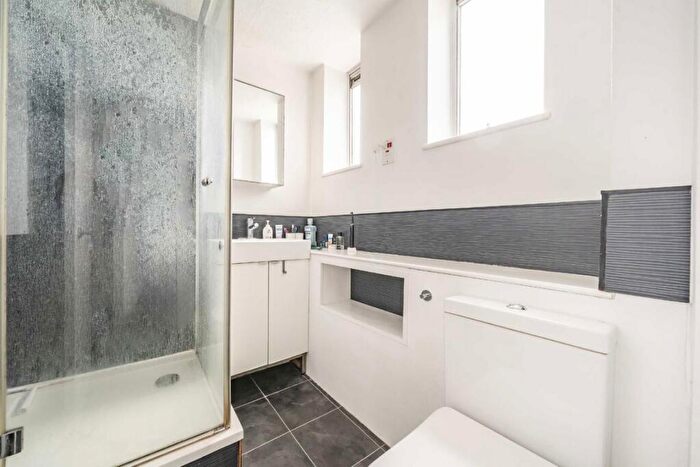 Studio For Sale In Baldwins Gardens, Courtfield House, EC1N - Photo 6