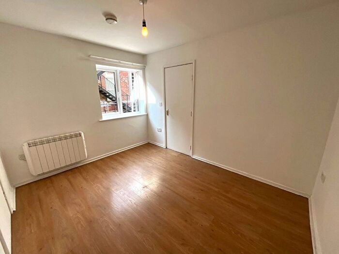 1 Bedroom Flat To Rent In Flat, Avenue Road, DN2