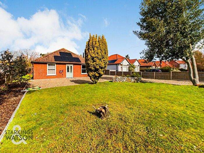 2 Bedroom Detached Bungalow For Sale In Yarmouth Road, Broome, Bungay, NR35