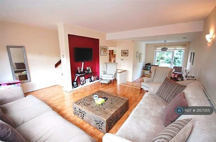 4 Bedroom End Of Terrace House To Rent In Cyprus Road, London, N3