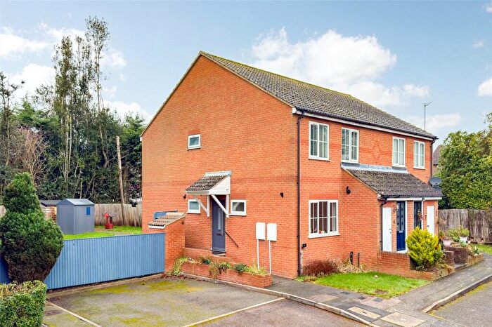 2 Bedroom Apartment For Sale In Woodlea, Hammers Gate, St. Albans, Hertfordshire, AL2