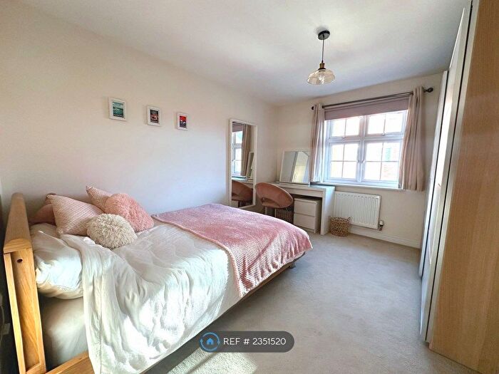 2 Bedroom Flat To Rent In Barn Owl Drive, Binfield, Bracknell, RG12