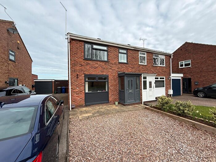 3 Bedroom Semi Detached House To Rent In Beaconsfield Road, Burton-On-Trent, DE13