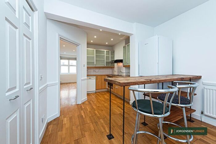 2 Bedroom Flat To Rent In Boscombe Road, London, W12