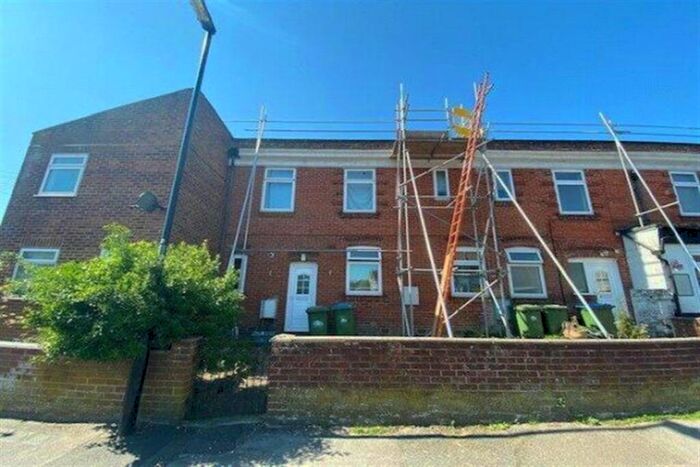 1 Bedroom Flat To Rent In Janson Road, SO15