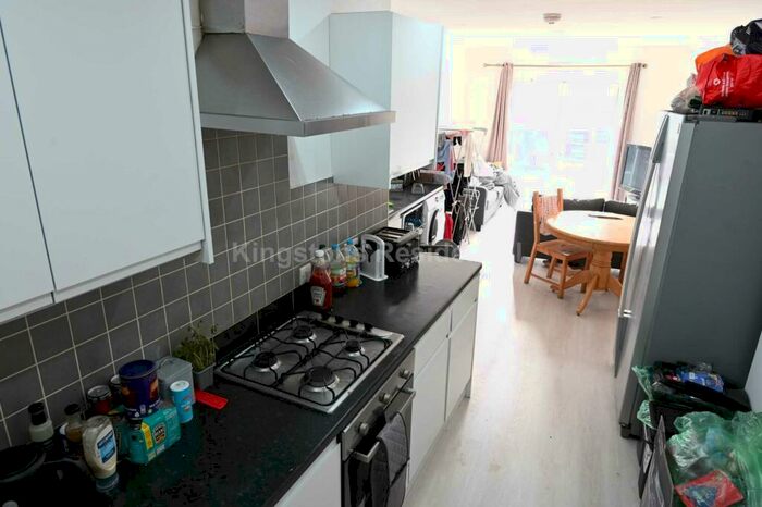 5 Bedroom Terraced House To Rent In Wyeverne Road, Cathays, Cardiff, CF24