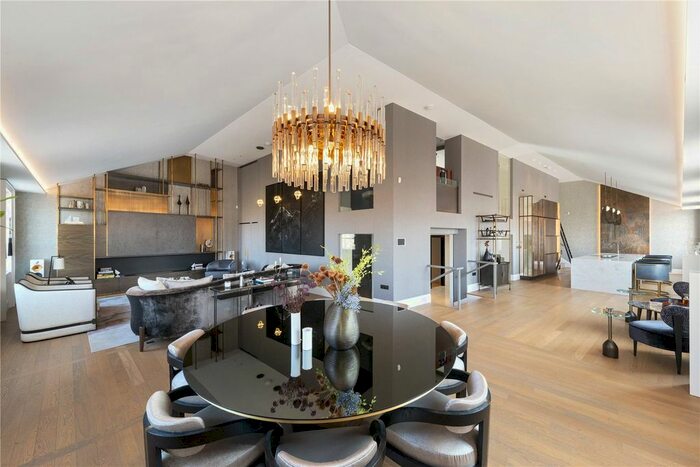 3 Bedroom Flat To Rent In Portland Place, London, W1B