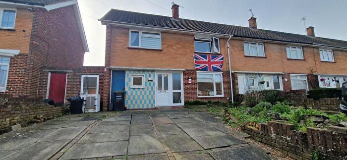 3 Bedroom End Of Terrace House For Sale In Medhurst Crescent, Gravesend, Kent, DA12