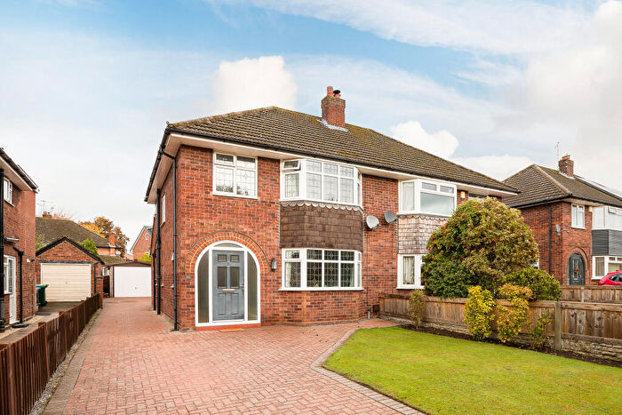 3 Bedroom Semi-Detached House For Sale In Chatsworth Drive, Chester, CH2