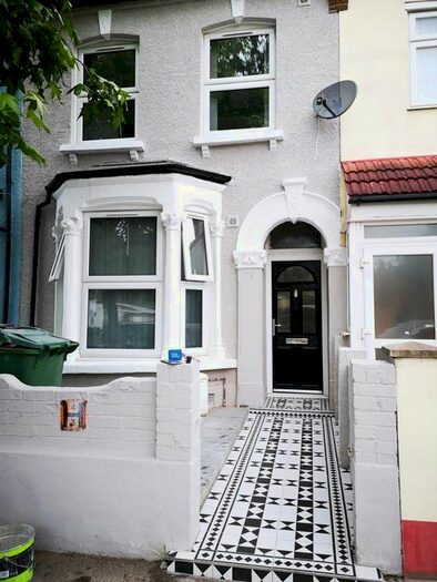 5 Bedroom Semi-Detached House To Rent In Westdown Road, London E15