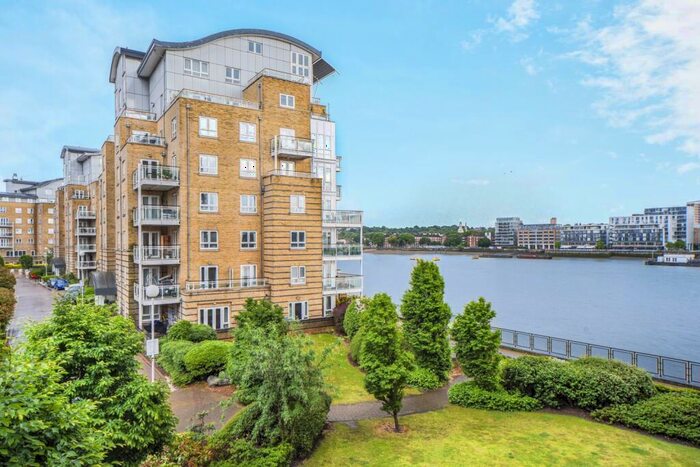 2 Bedroom Flat For Sale In St. Davids Square, Isle Of Dogs, London, E14