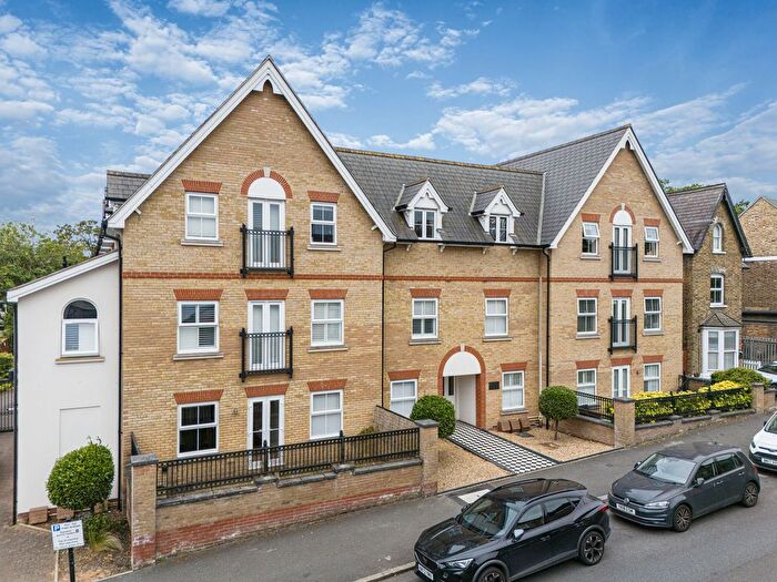 2 Bedroom Flat To Rent In Queens Road, Buckhurst Hill, IG9