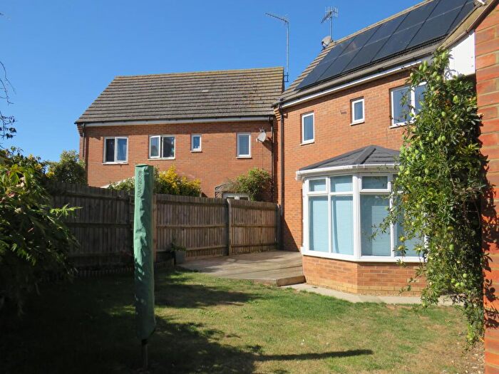 5 Bedroom Detached House To Rent In Walker Grove, Hatfield, AL10