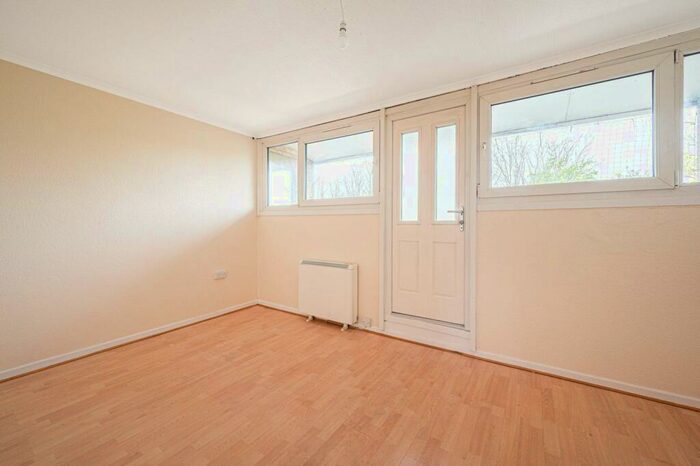 3 Bedroom Flat To Rent In Palmers Road, Arnos Grove, London, N11