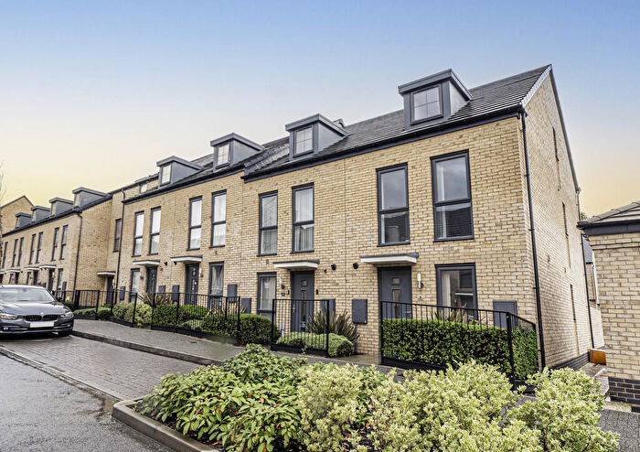 3 Bedroom Town House To Rent In Stratford House Road, B5