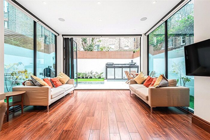 3 Bedroom Maisonette To Rent In Lanark Road, London, W9