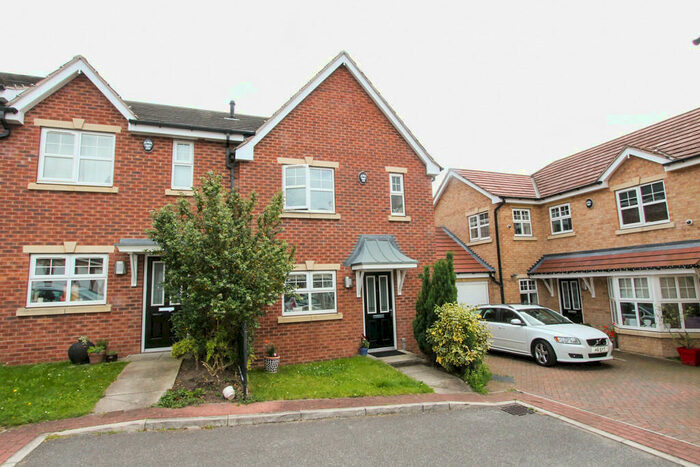 3 Bedroom Town House To Rent In Woolscroft View, Hemingfield, Barnsley, S73