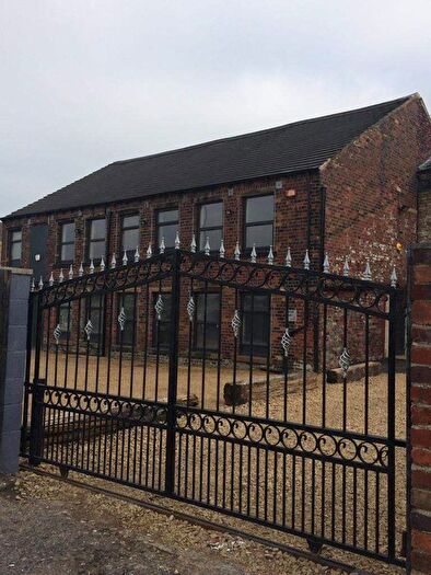 2 Bedroom Flat To Rent In Back Irwell Street, Bradford, BD4